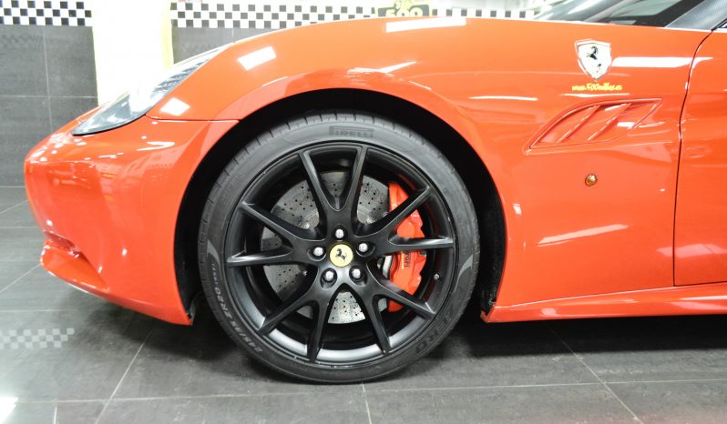 FERRARI CALIFORNIA 4.3 V8 – 460 CV completo