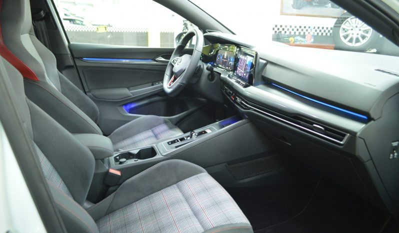 VW GOLF VIII GTI – 2.0 TSI completo