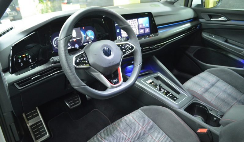 VW GOLF VIII GTI – 2.0 TSI completo