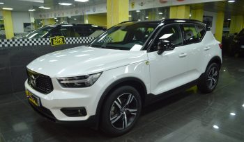 VOLVO XC40 2.0 B4 R-DESIGN AWD