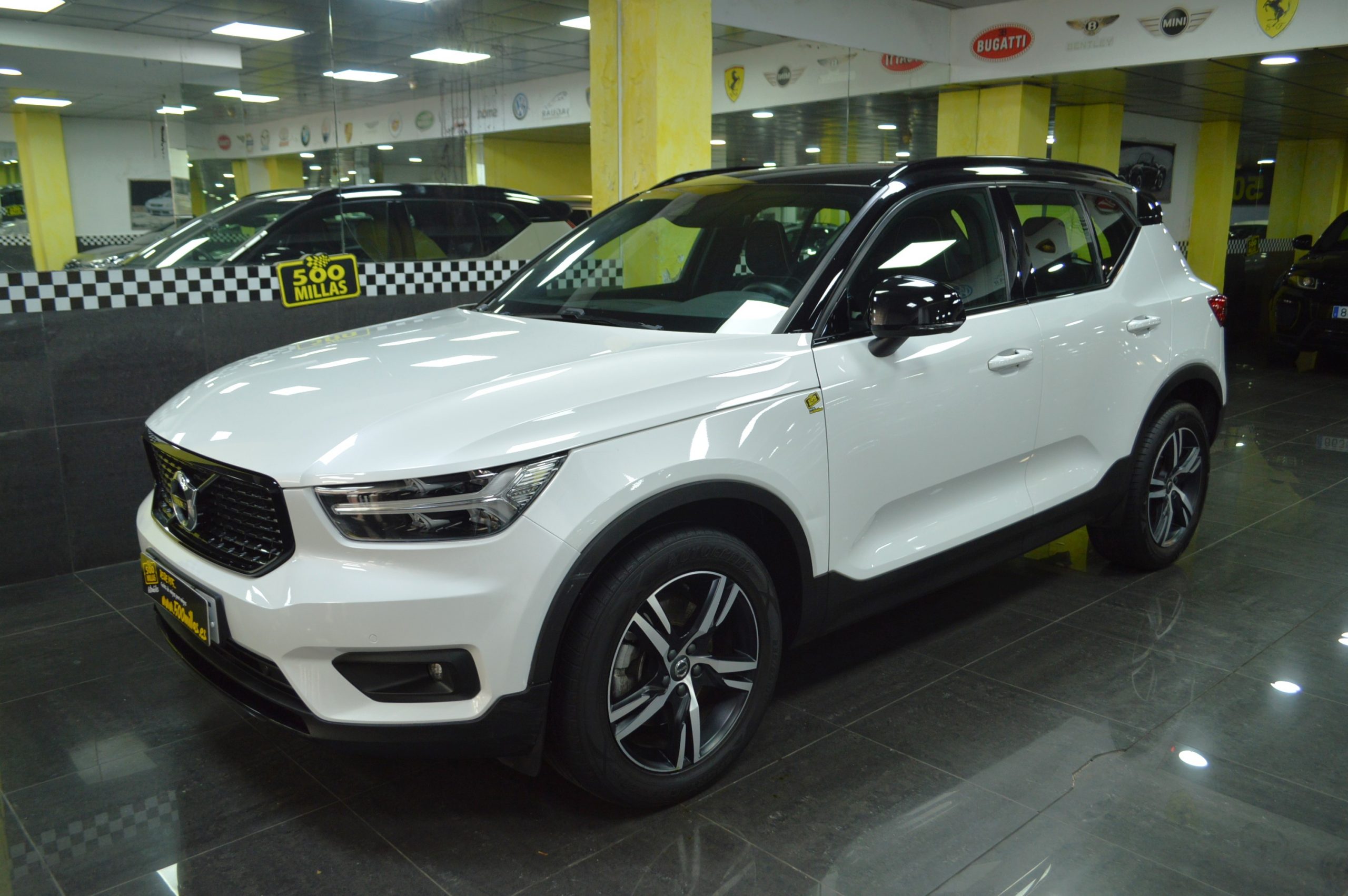 VOLVO XC40 2.0 B4 R-DESIGN AWD