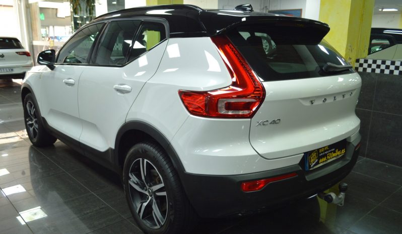 VOLVO XC40 2.0 B4 R-DESIGN AWD completo