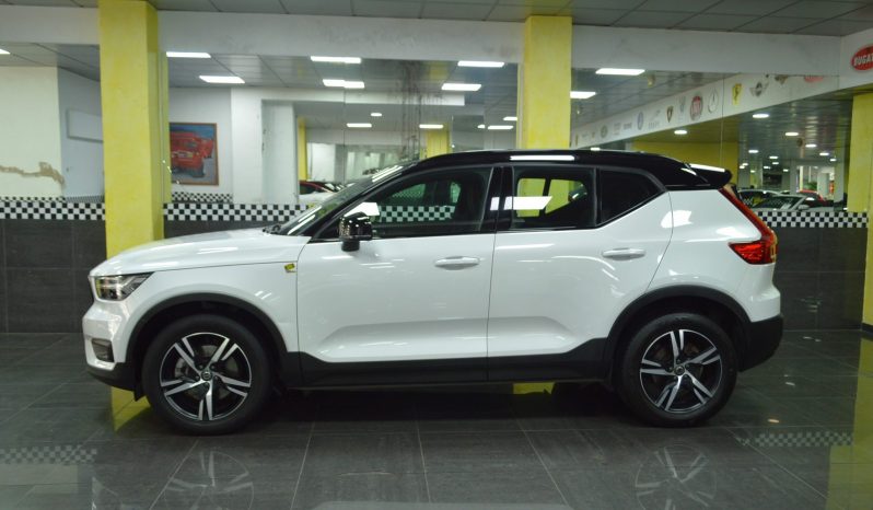 VOLVO XC40 2.0 B4 R-DESIGN AWD completo