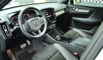 VOLVO XC40 2.0 B4 R-DESIGN AWD completo