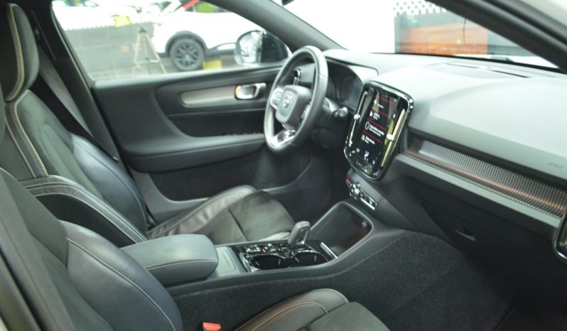 VOLVO XC40 2.0 B4 R-DESIGN AWD completo