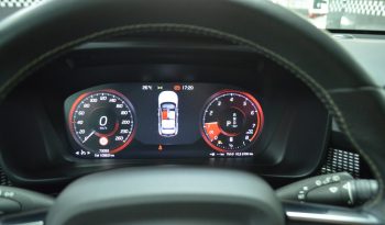 VOLVO XC40 2.0 B4 R-DESIGN AWD completo