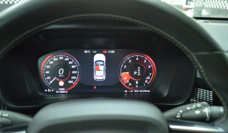 VOLVO XC40 2.0 B4 R-DESIGN AWD completo