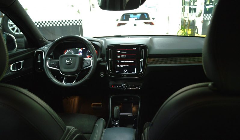 VOLVO XC40 2.0 B4 R-DESIGN AWD completo